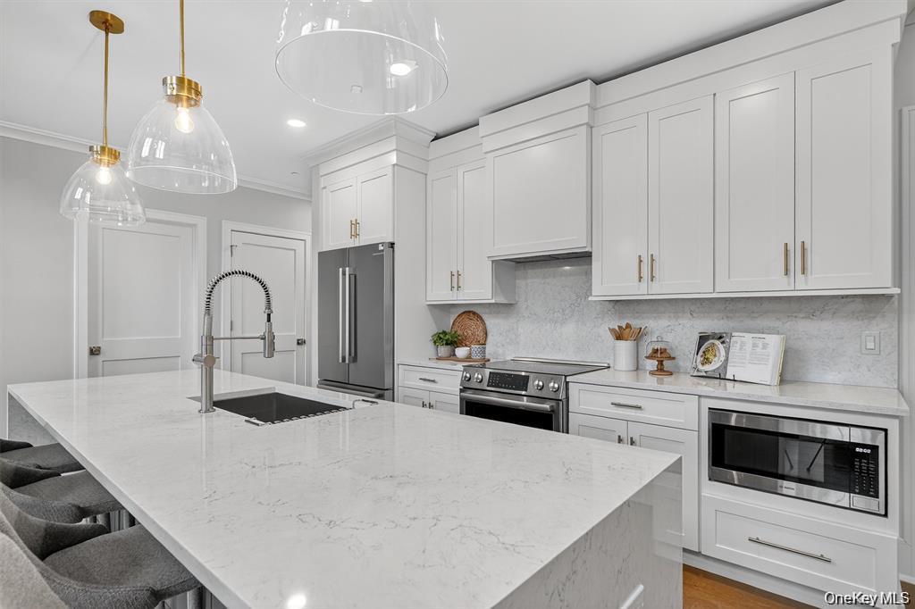 1834 Soundview Court