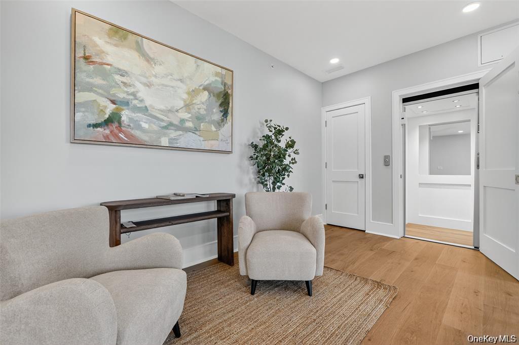 1834 Soundview Court
