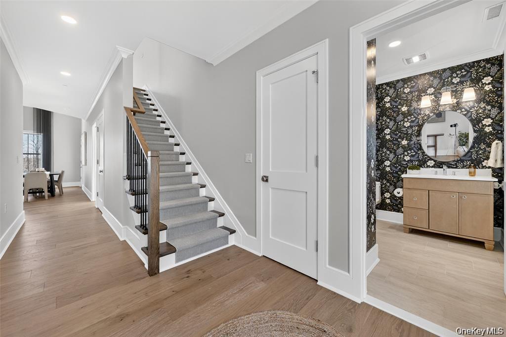 1834 Soundview Court