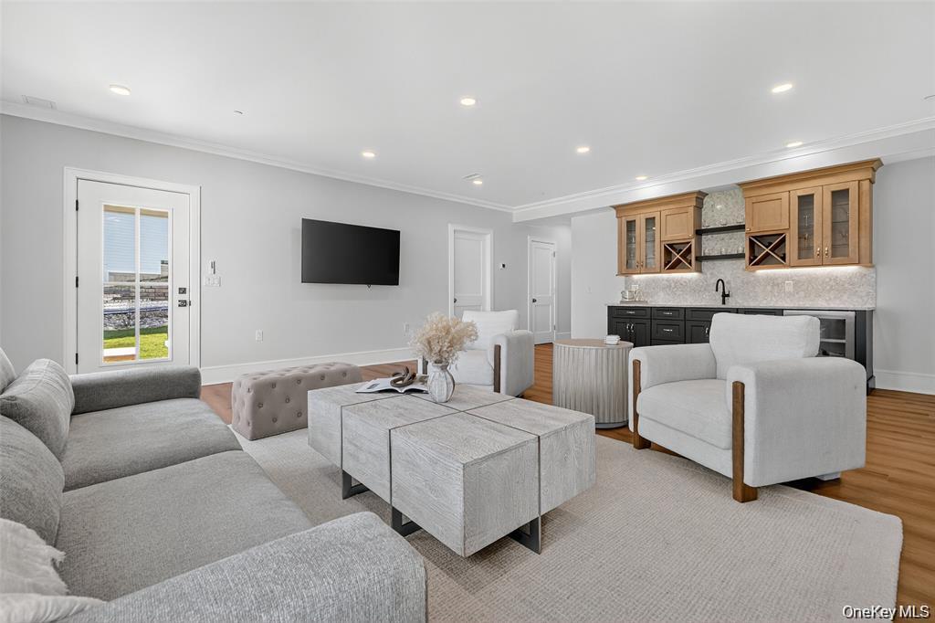 1834 Soundview Court