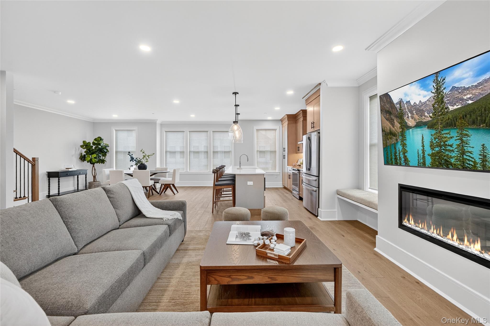 1833 Soundview Court