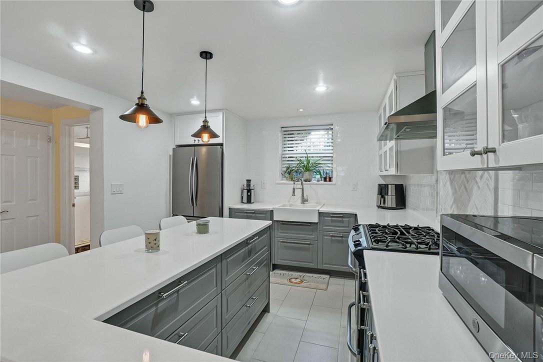 79 N Broadway Unit: F