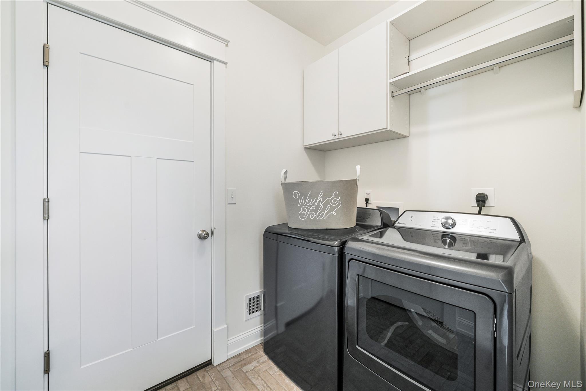 2040 Crompond Road Unit: 17