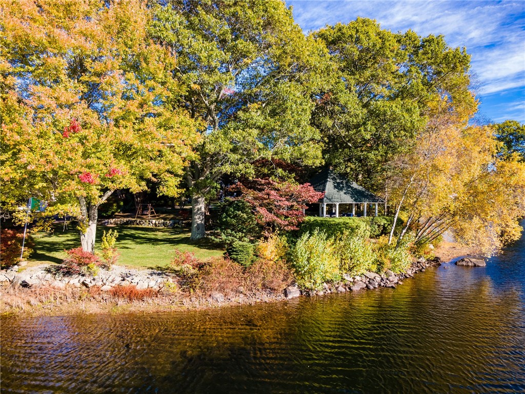 14 Woodlake Drive