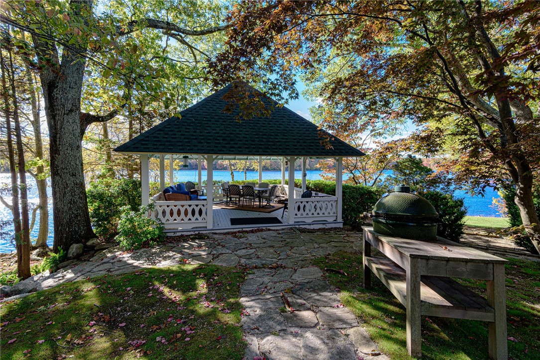 14 Woodlake Drive