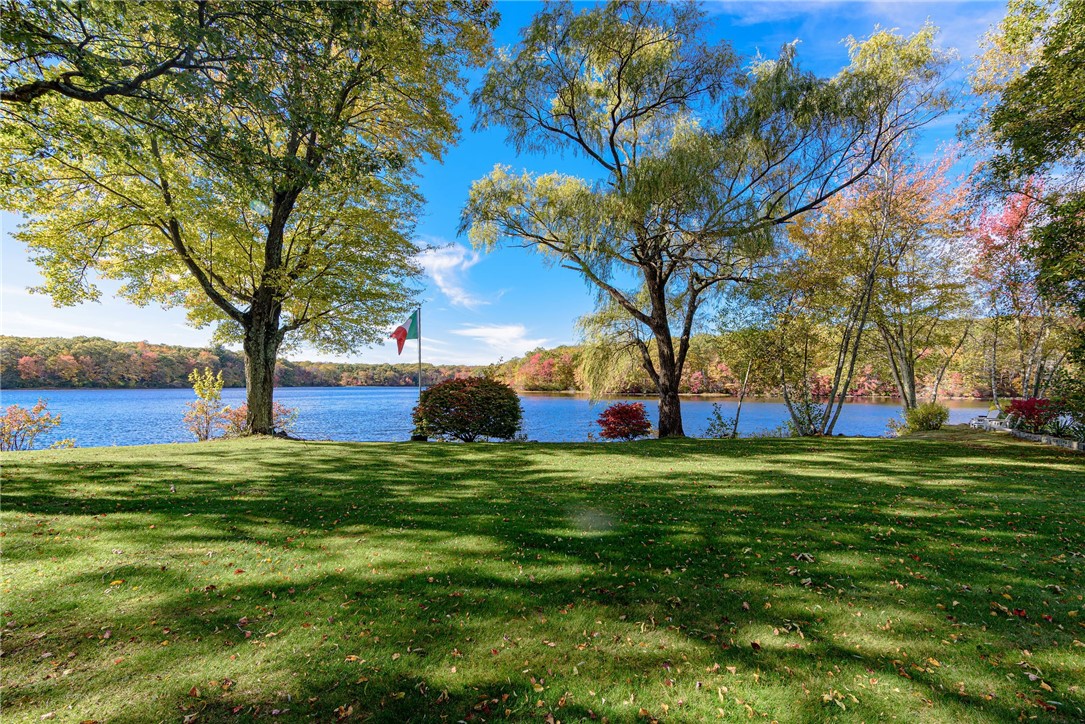 14 Woodlake Drive