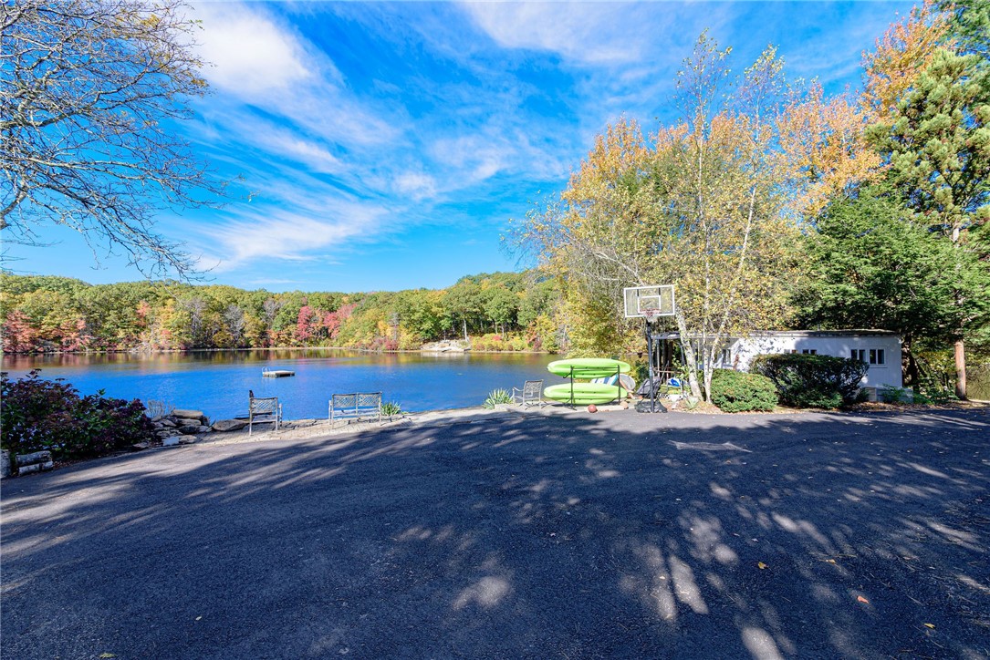 14 Woodlake Drive