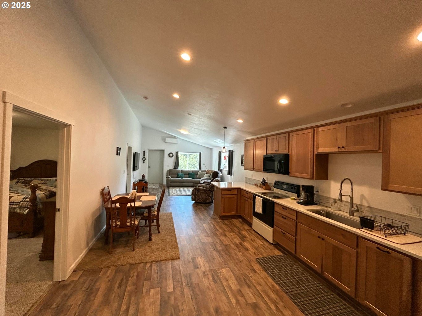 1690 SKYLINE DR