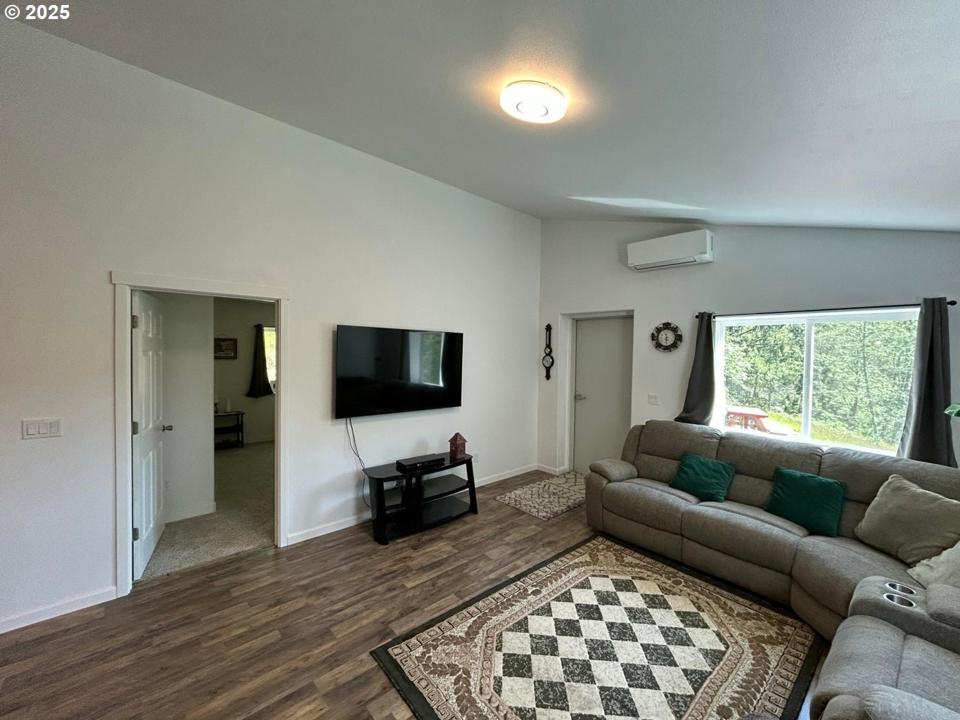 1690 SKYLINE DR