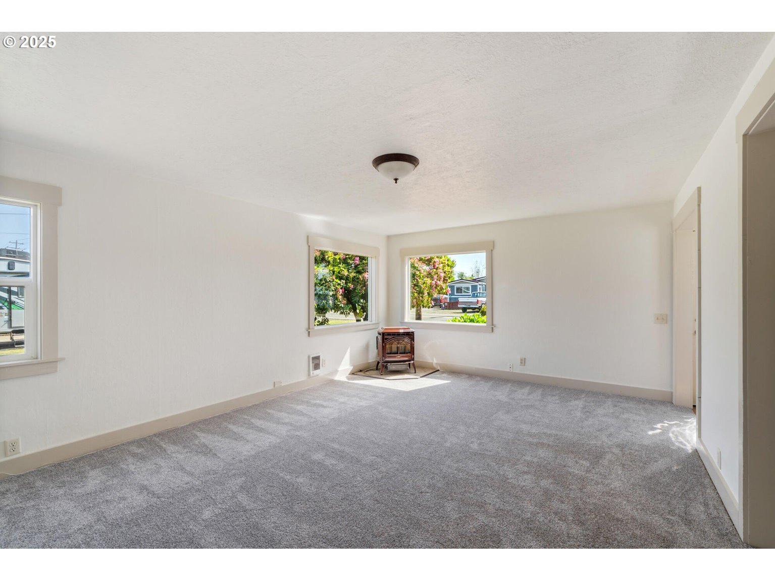 512 EVERGREEN DR