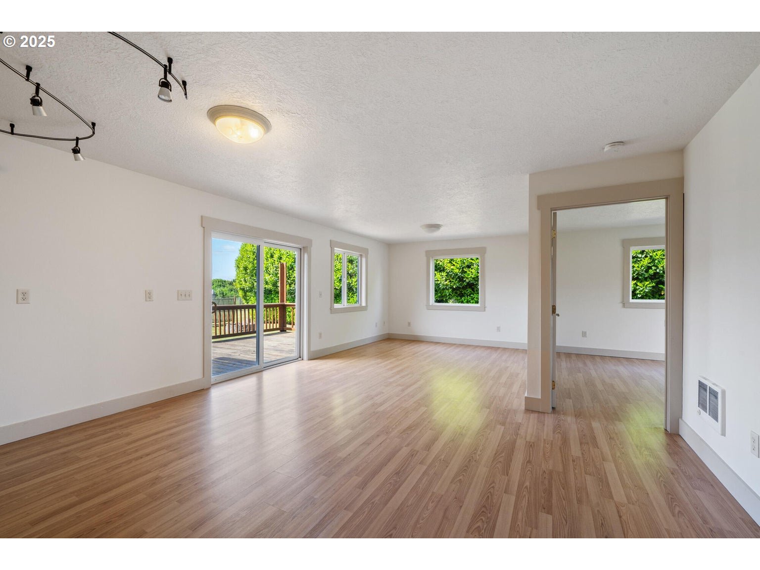 512 EVERGREEN DR