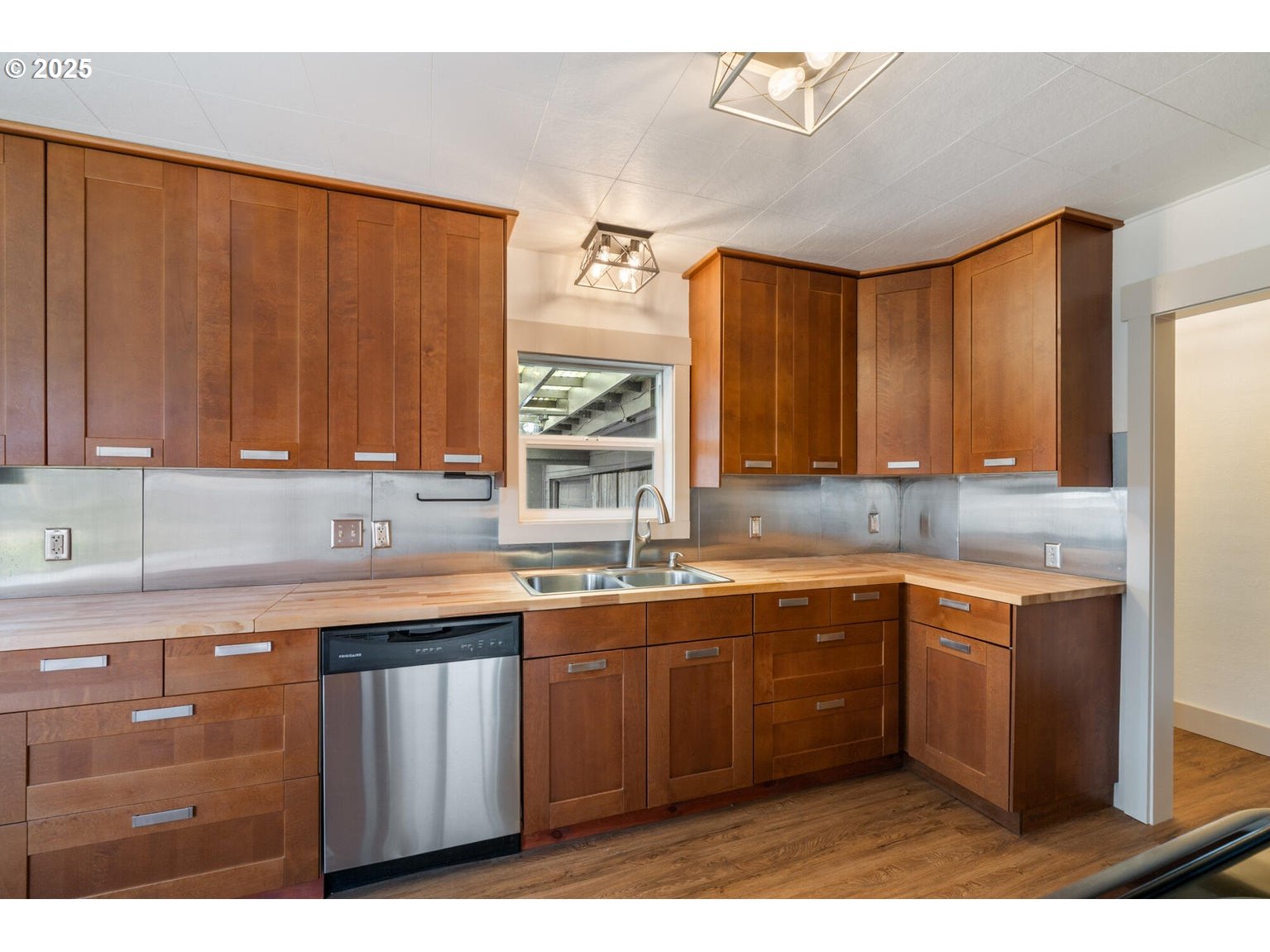 512 EVERGREEN DR