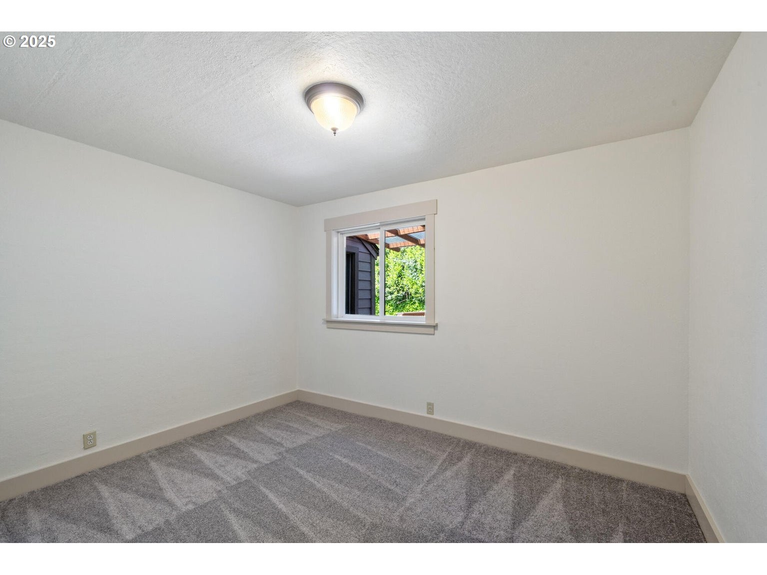 512 EVERGREEN DR