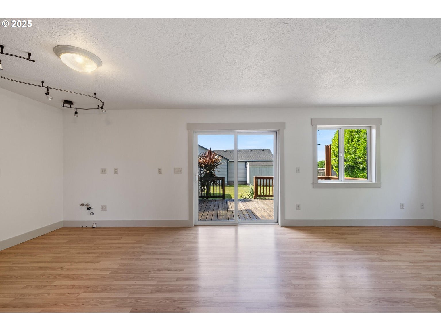 512 EVERGREEN DR