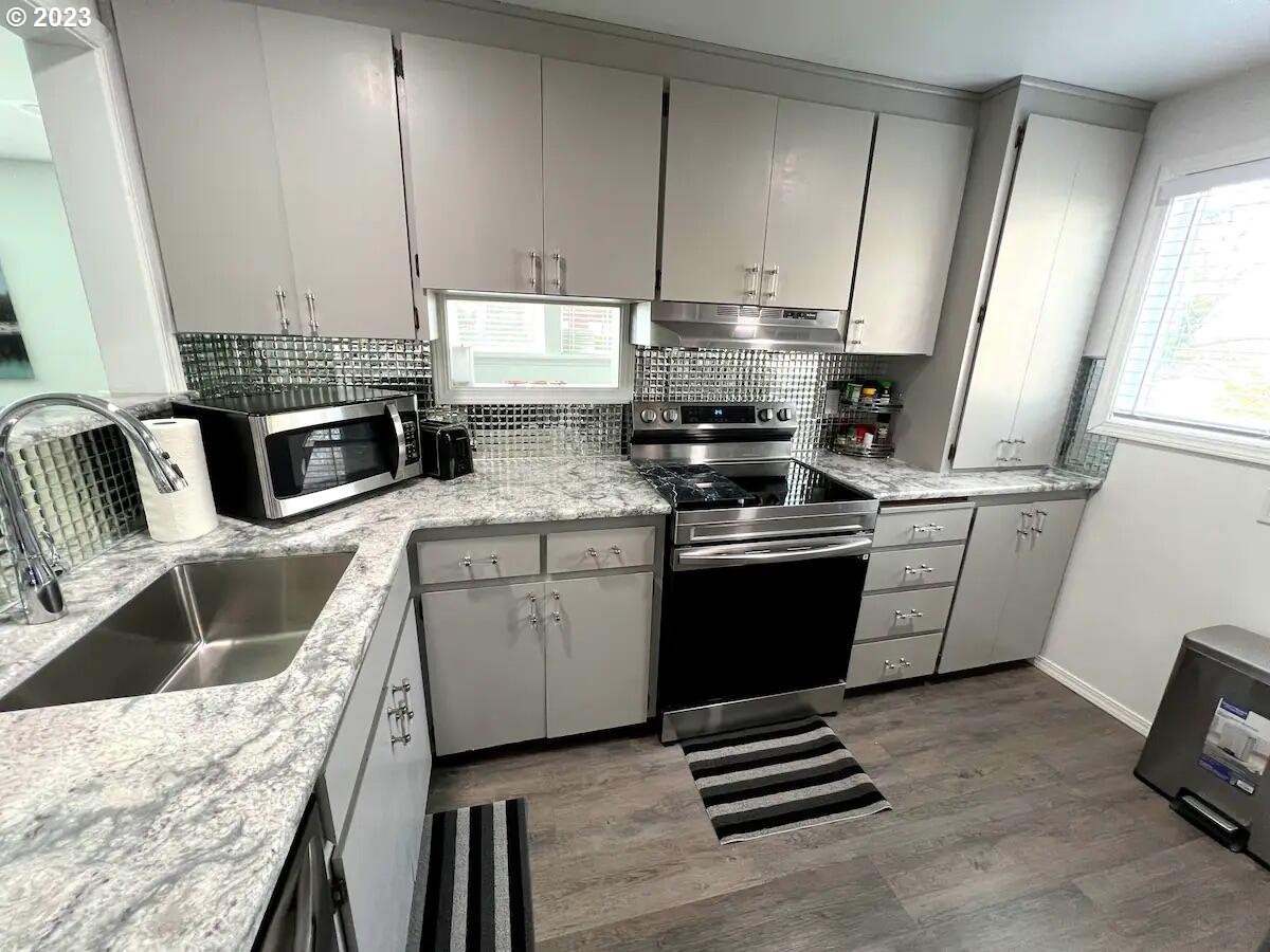 238 S EASY ST