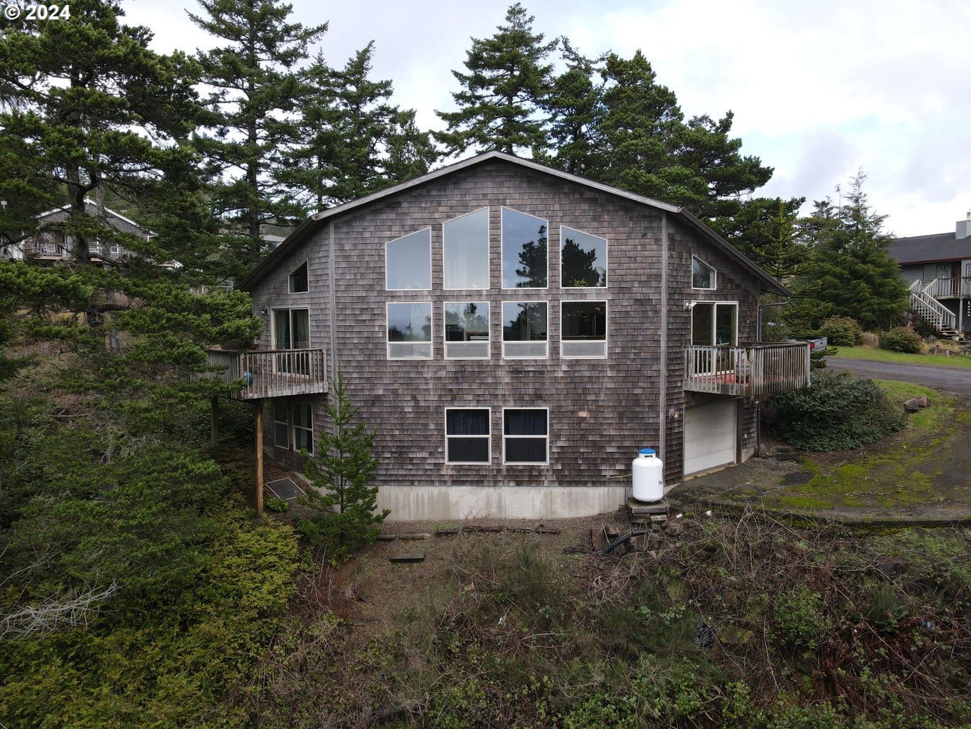 220 HIGHLAND DR