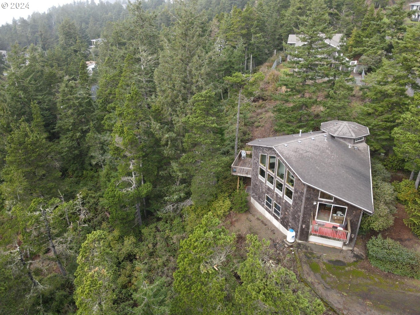 220 HIGHLAND DR