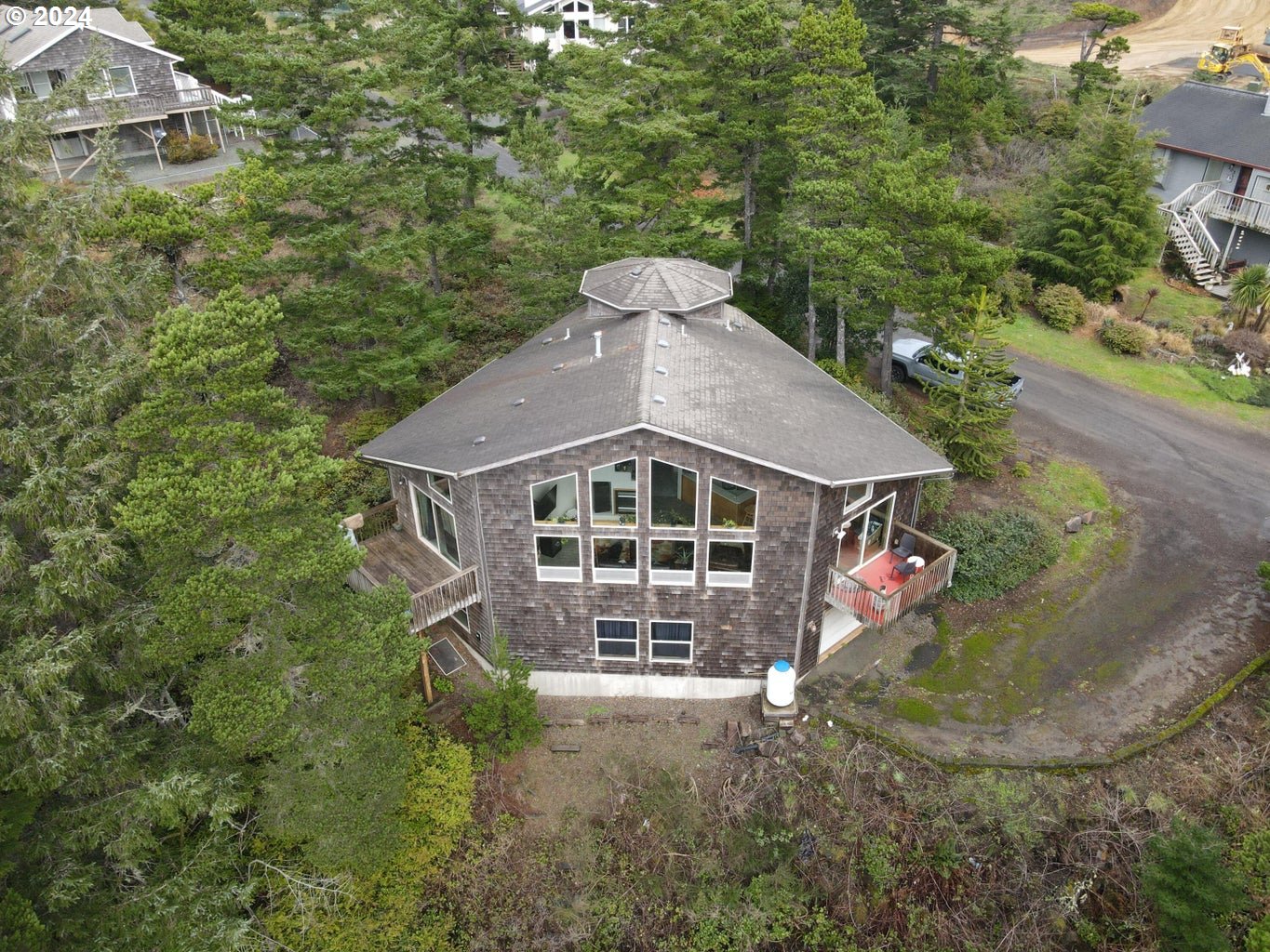 220 HIGHLAND DR