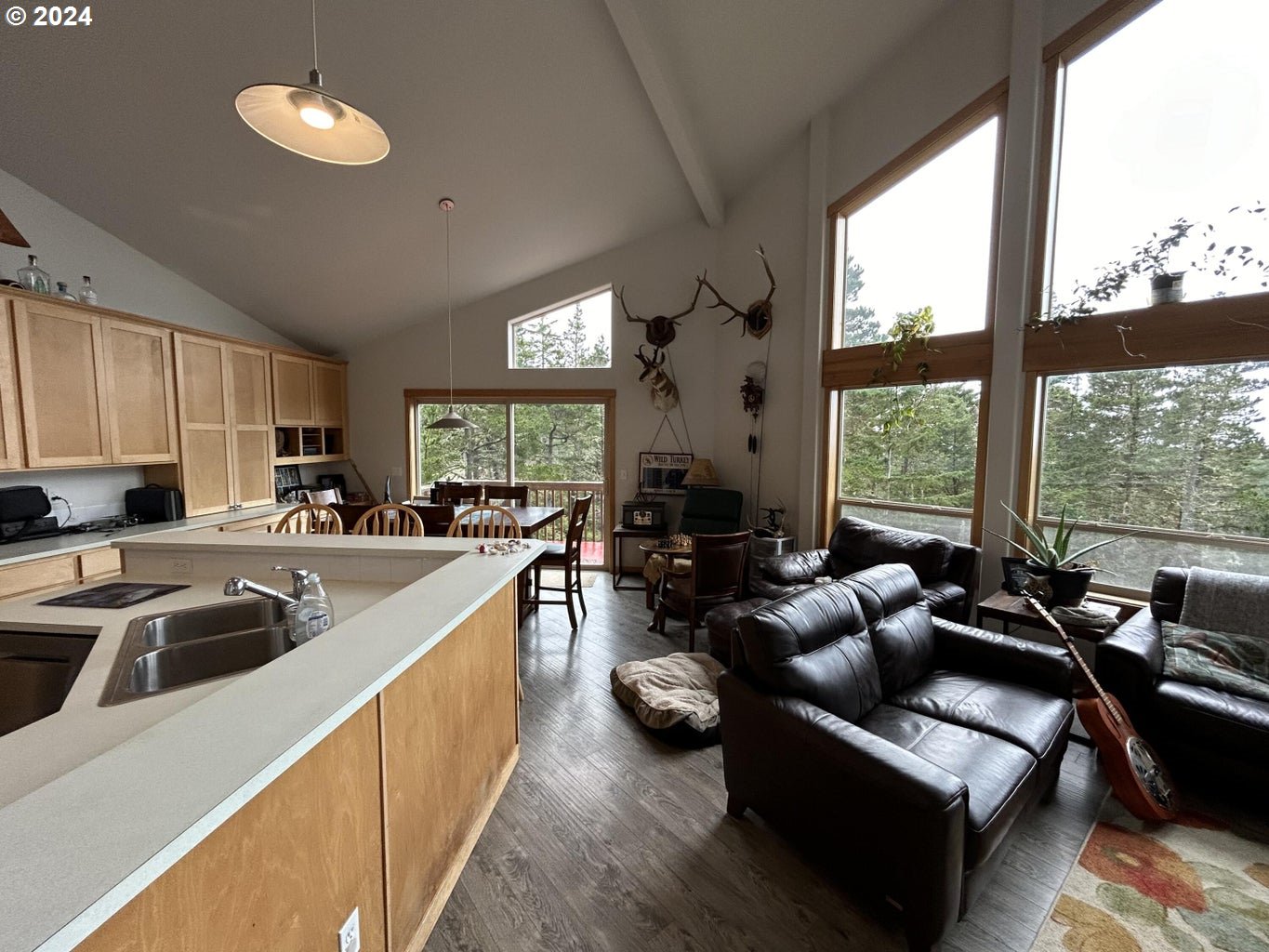 220 HIGHLAND DR
