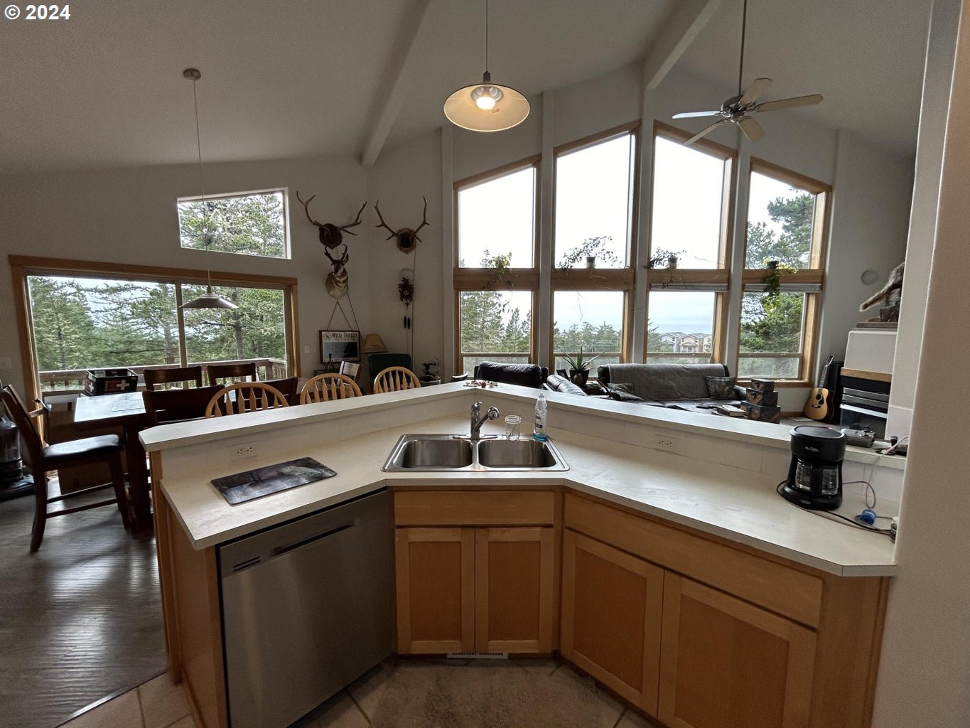 220 HIGHLAND DR