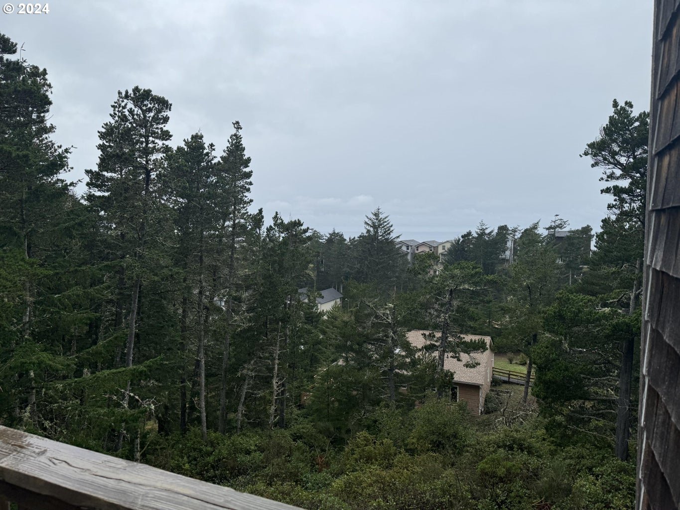 220 HIGHLAND DR