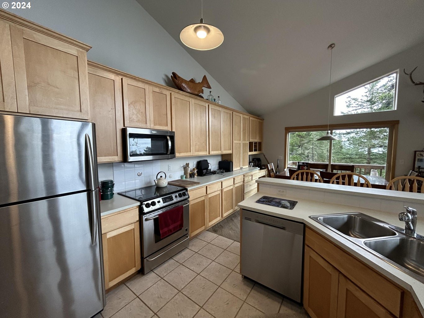 220 HIGHLAND DR