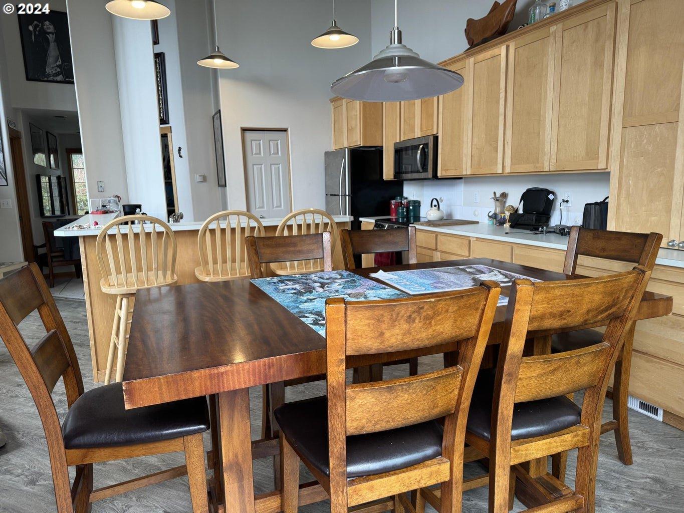 220 HIGHLAND DR
