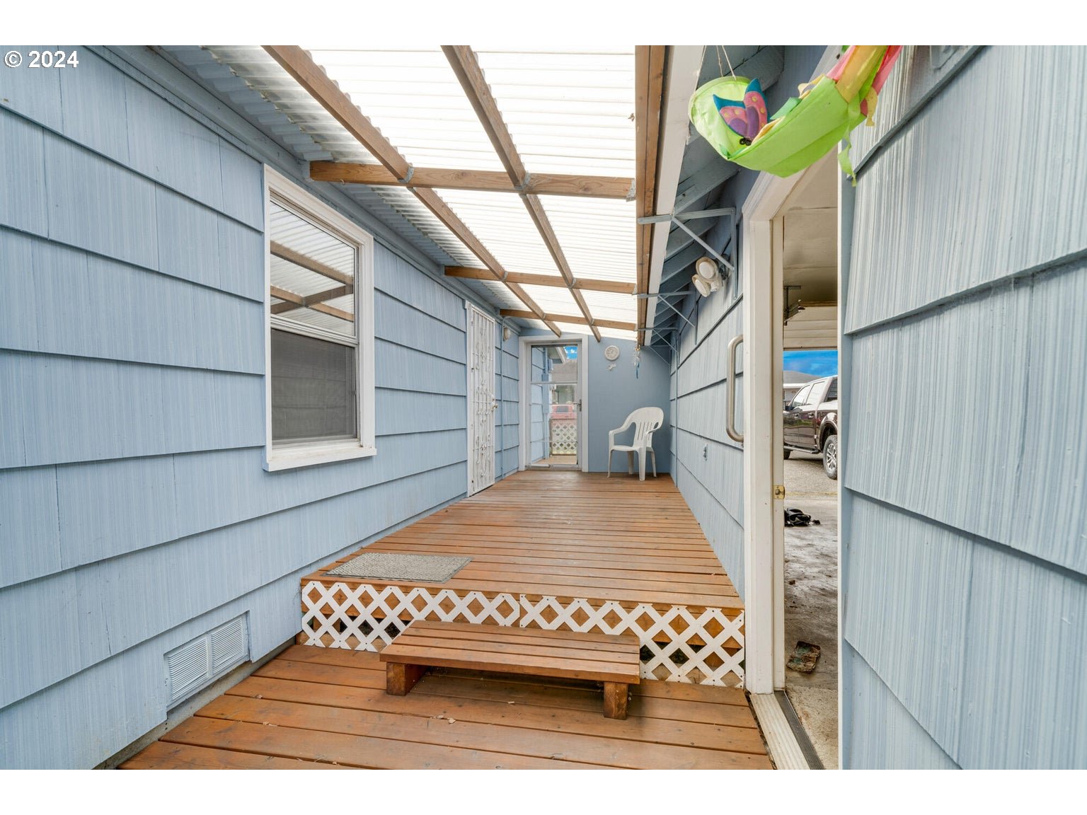 524 DOUGLAS AVE
