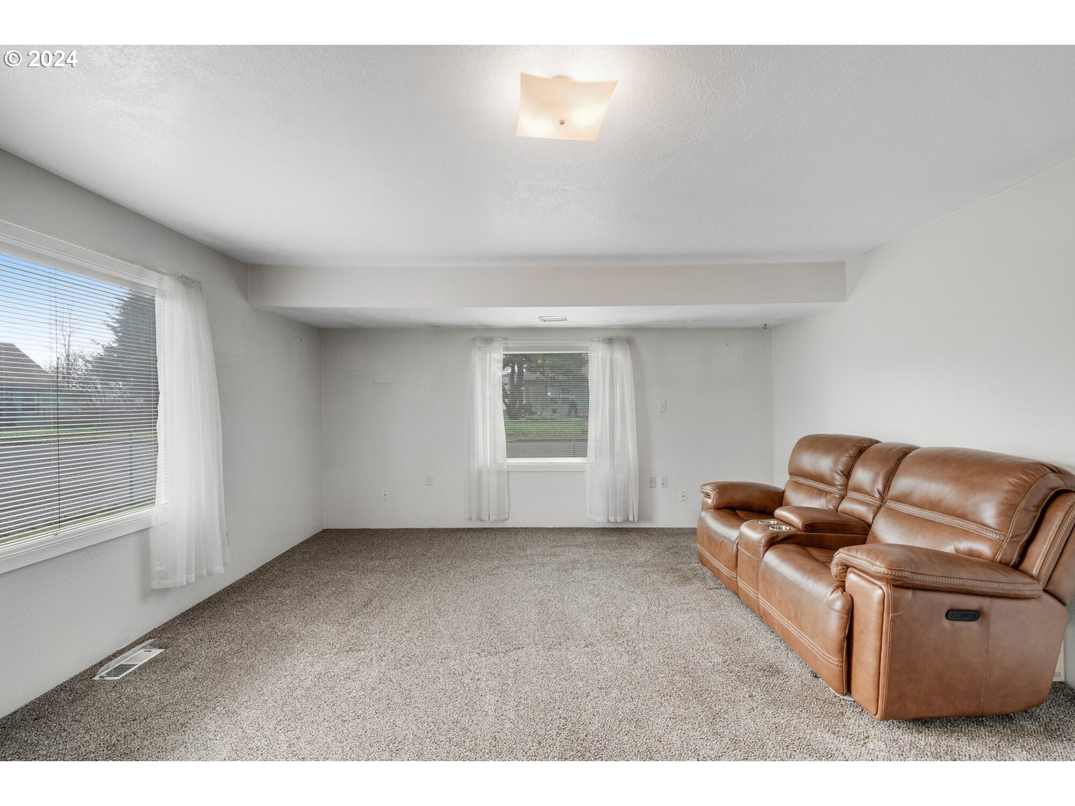 524 DOUGLAS AVE