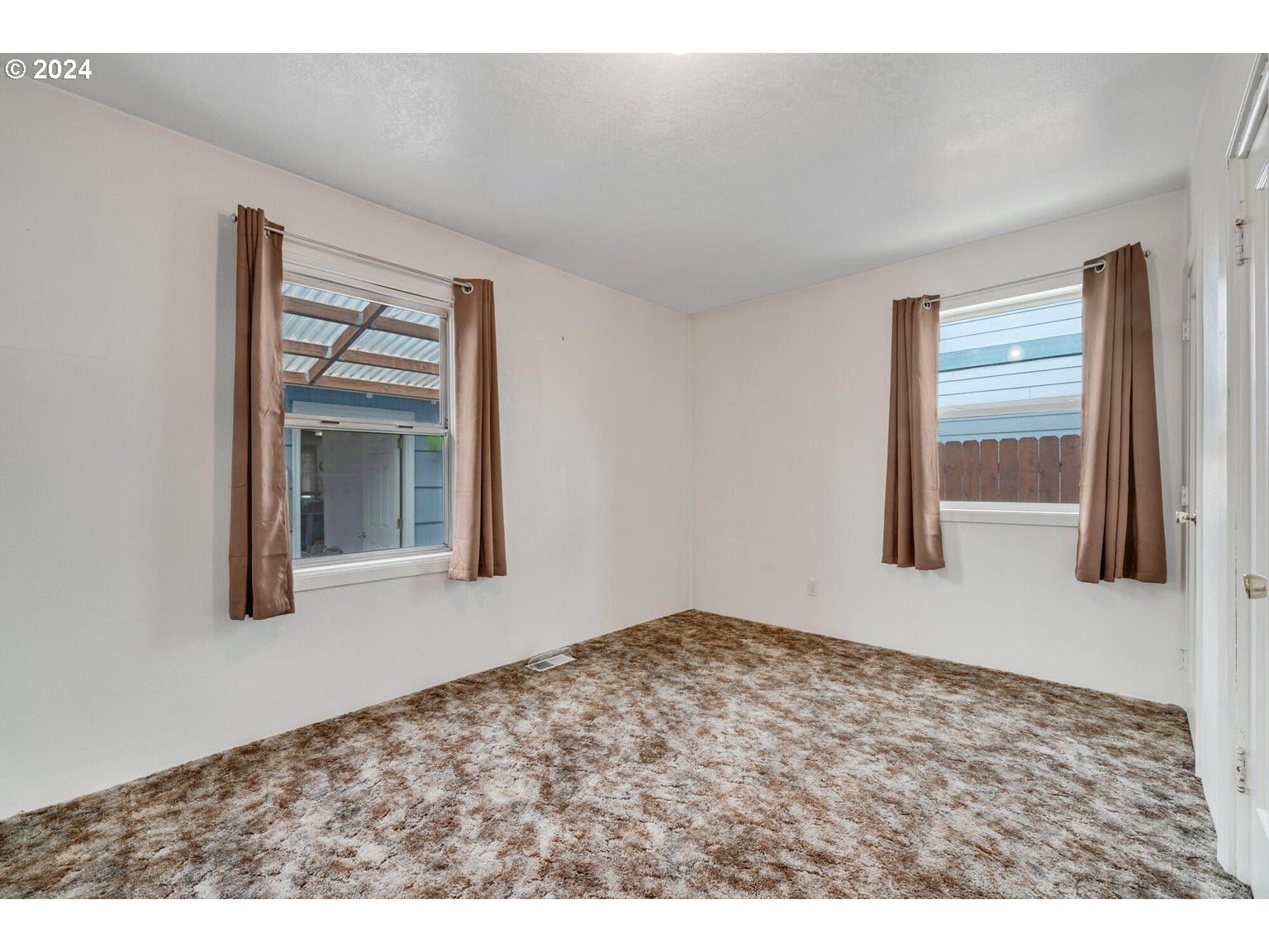 524 DOUGLAS AVE