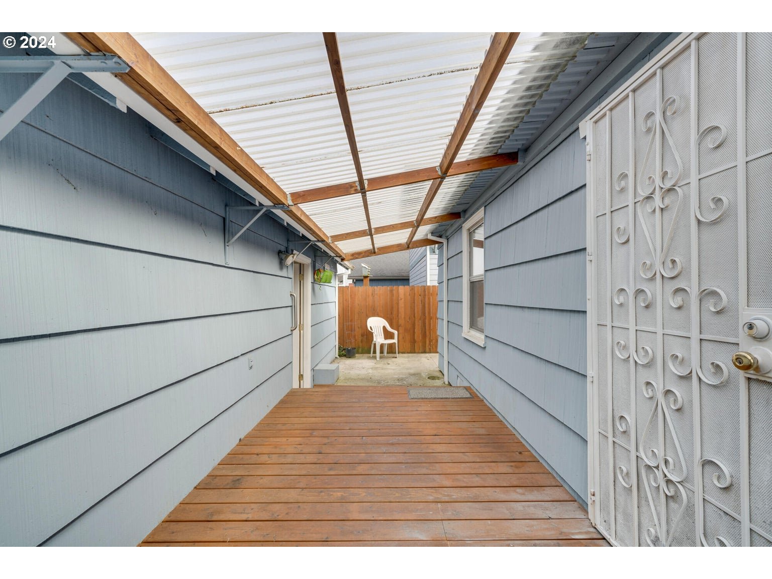 524 DOUGLAS AVE