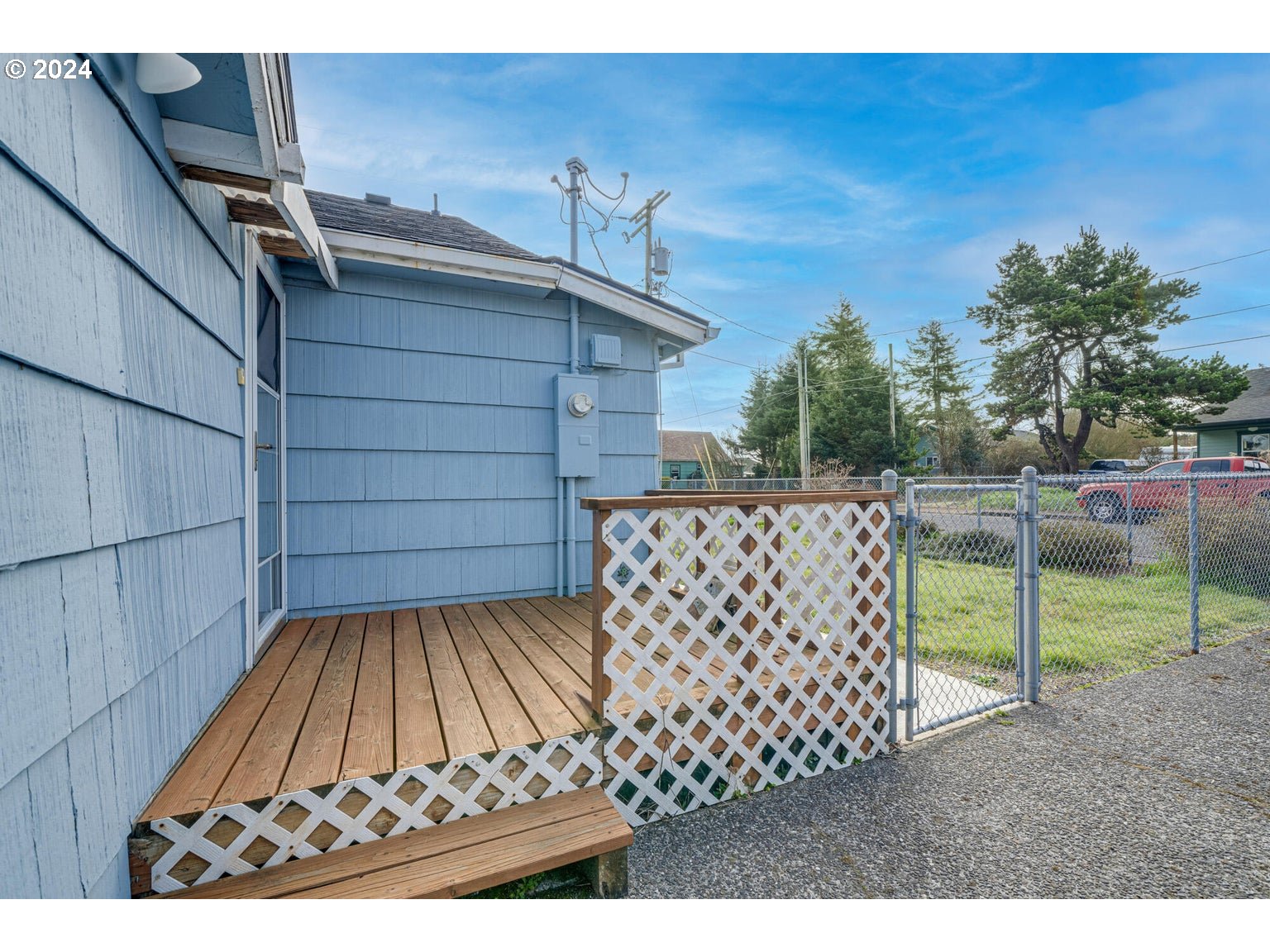 524 DOUGLAS AVE
