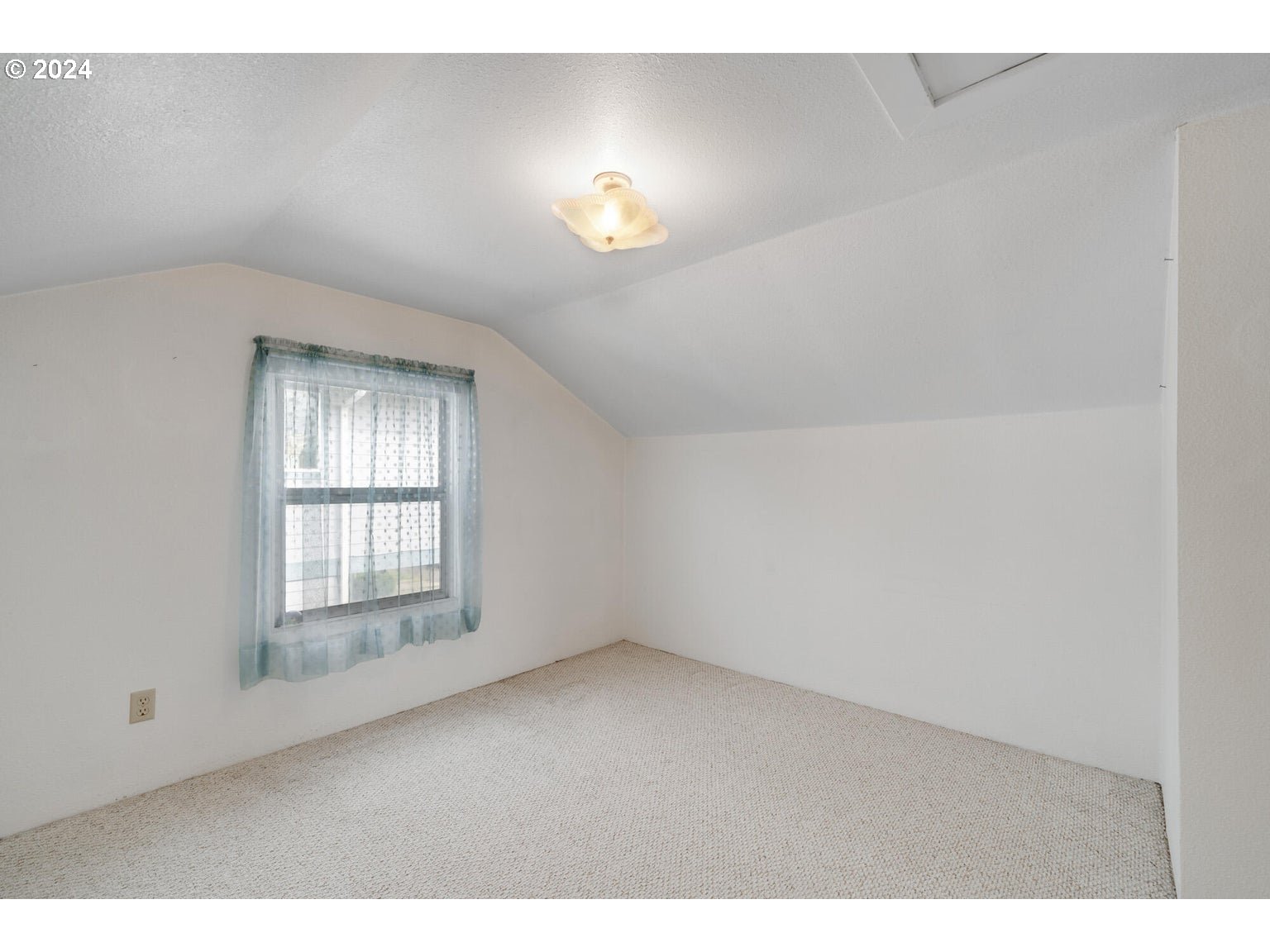 524 DOUGLAS AVE