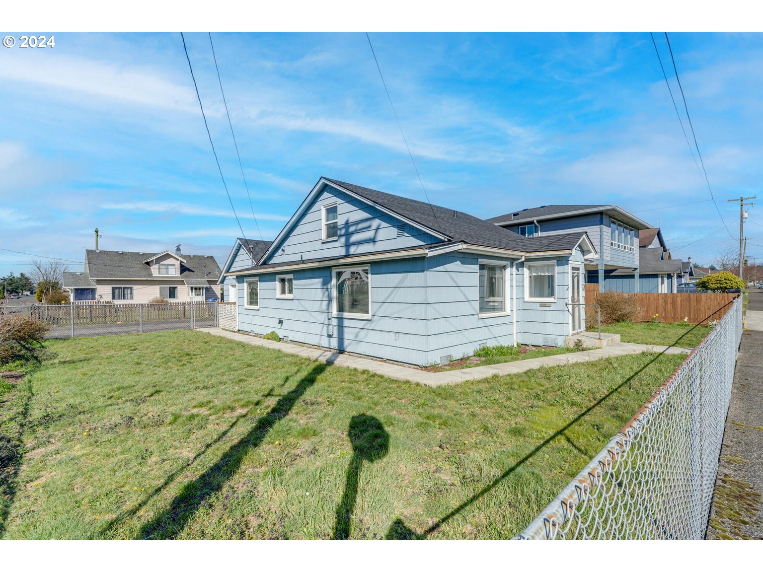524 DOUGLAS AVE