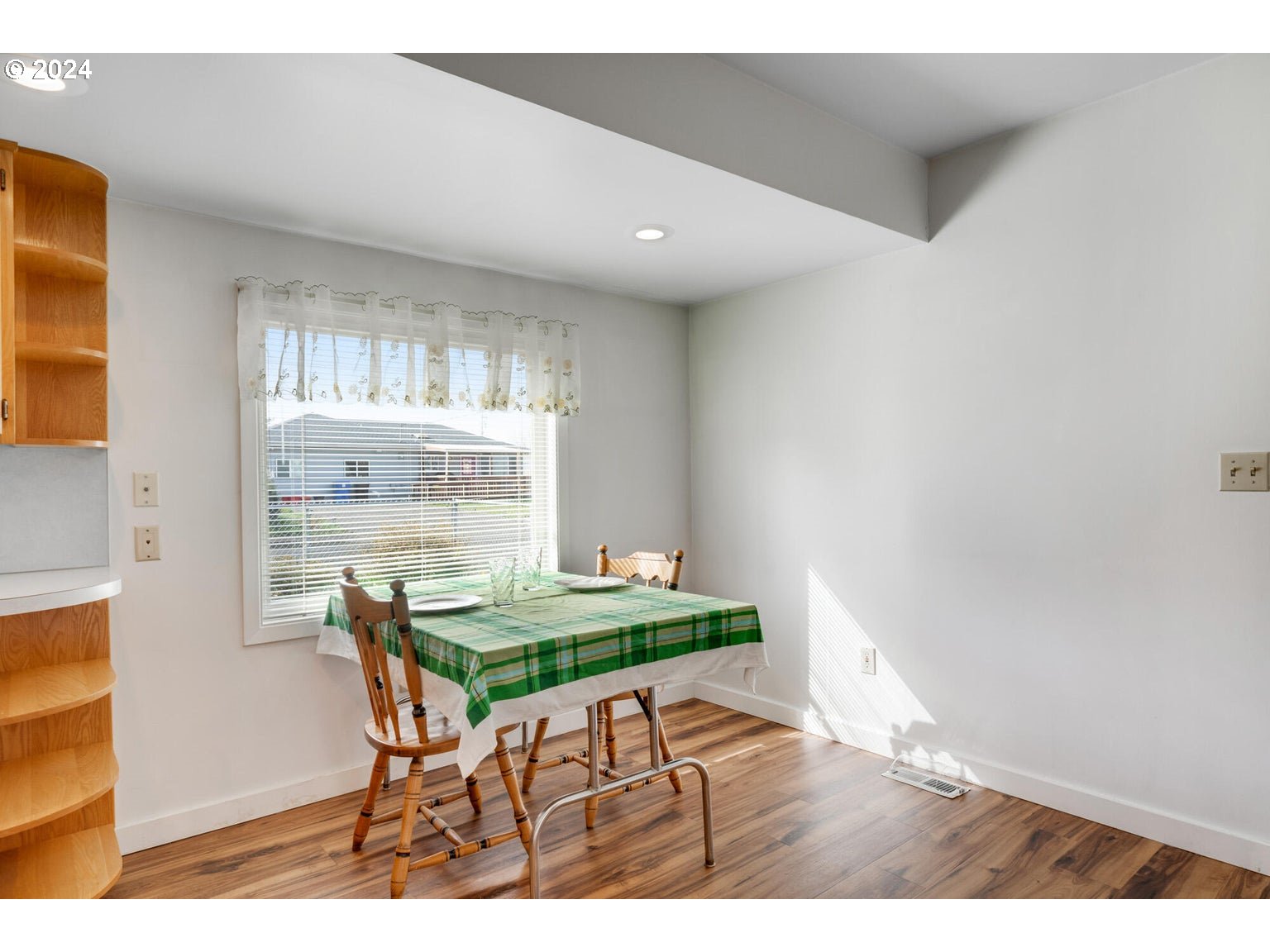 524 DOUGLAS AVE