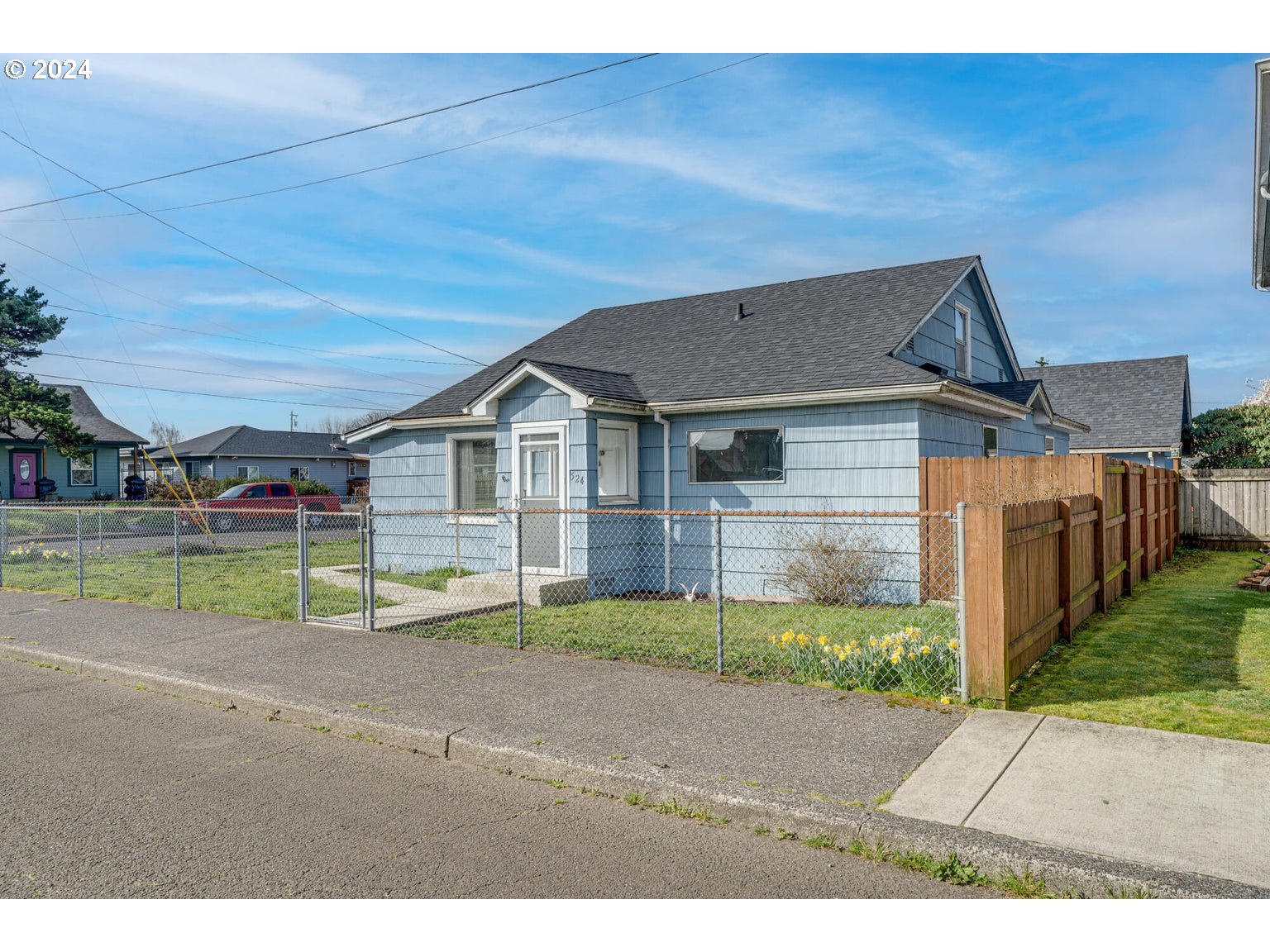 524 DOUGLAS AVE