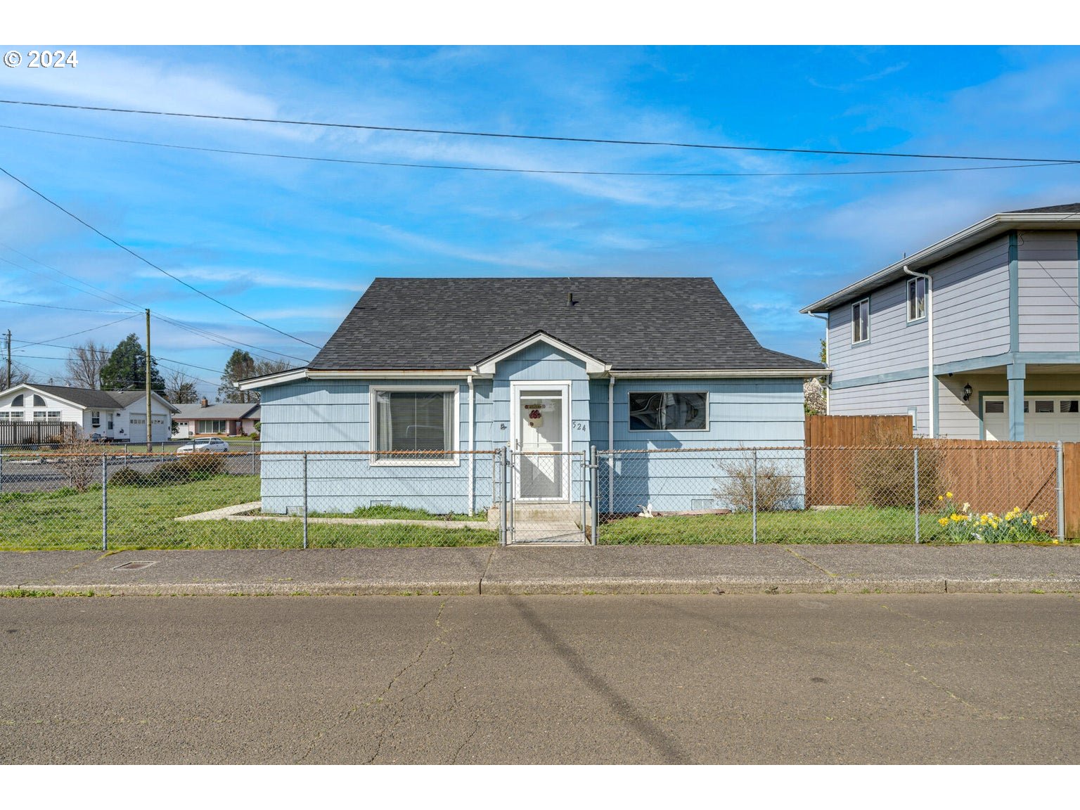524 DOUGLAS AVE