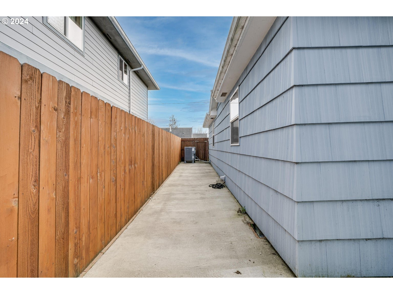 524 DOUGLAS AVE