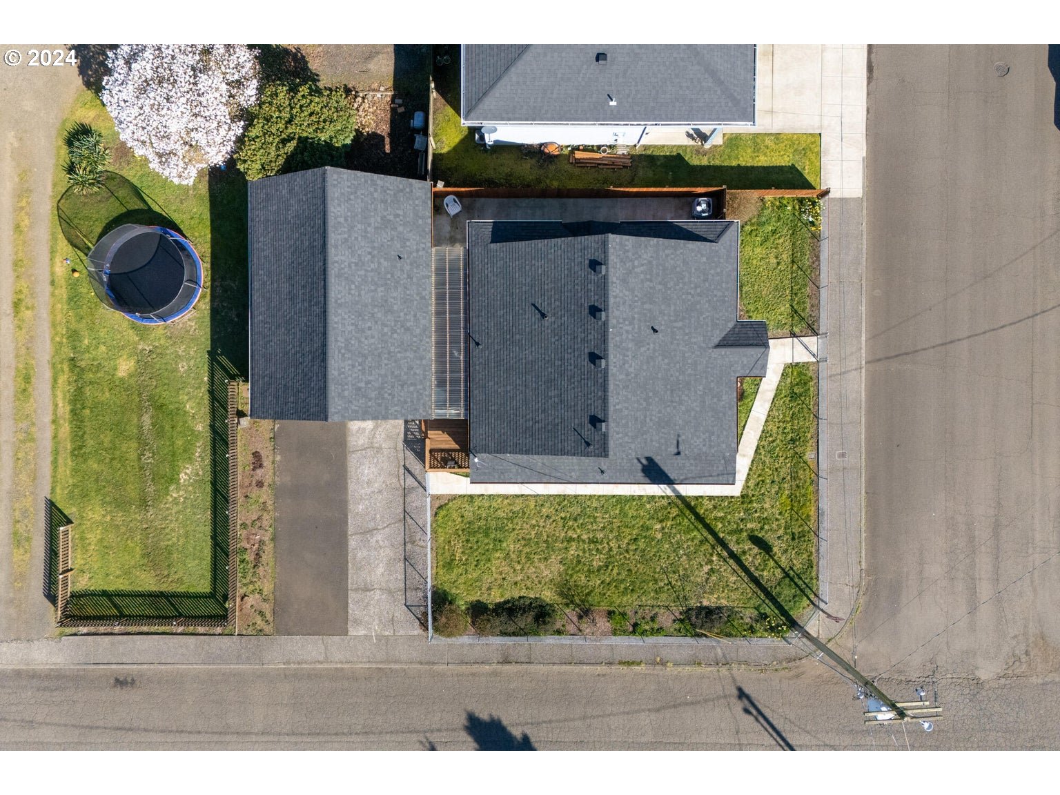 524 DOUGLAS AVE
