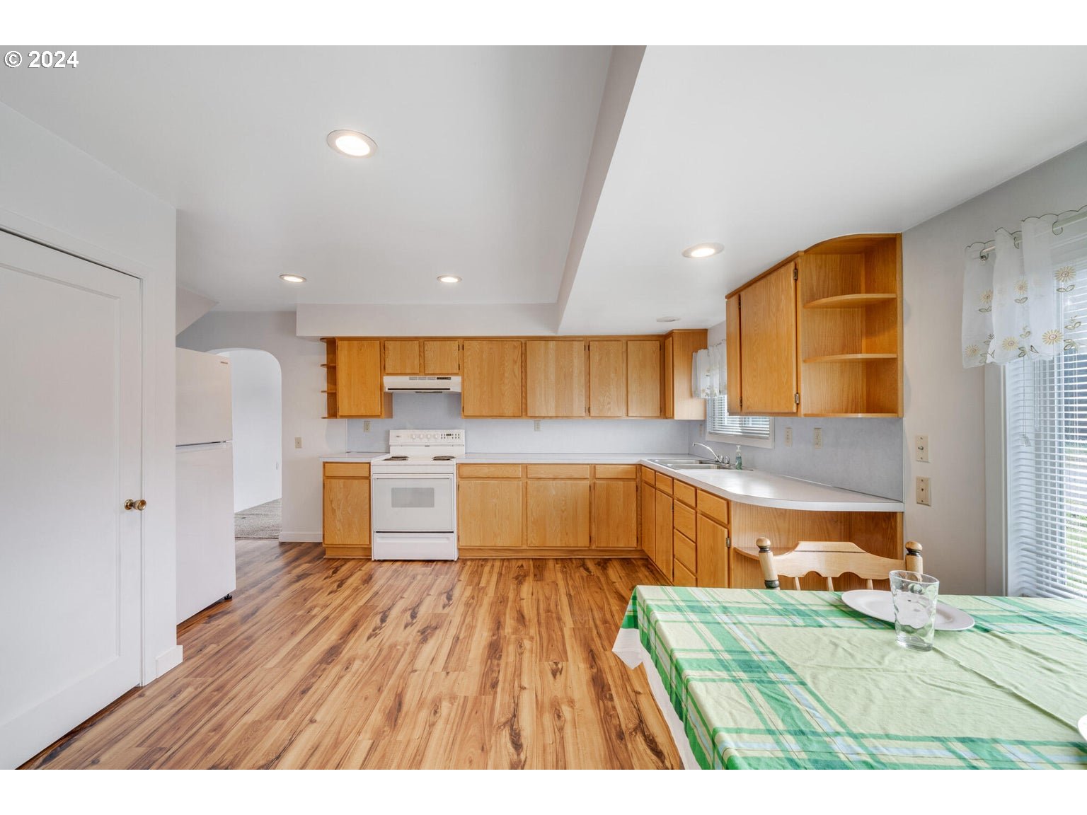 524 DOUGLAS AVE