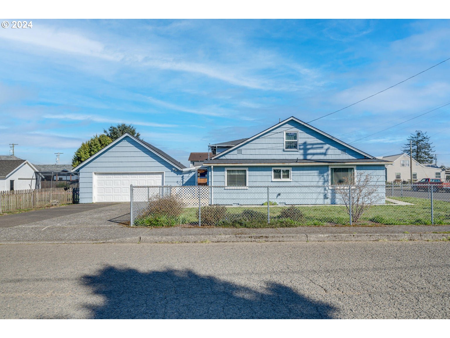 524 DOUGLAS AVE