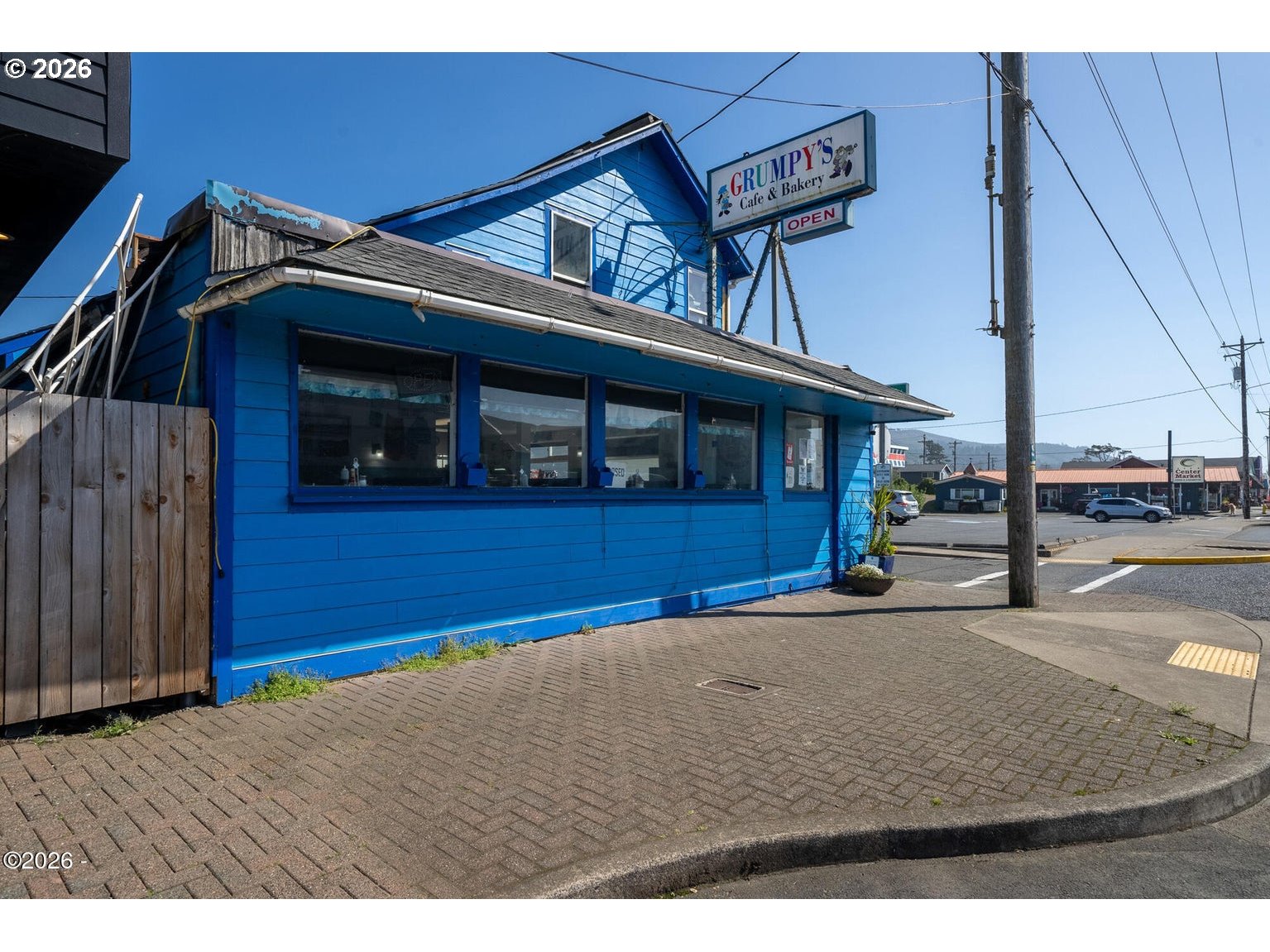 202 N HIGHWAY 101