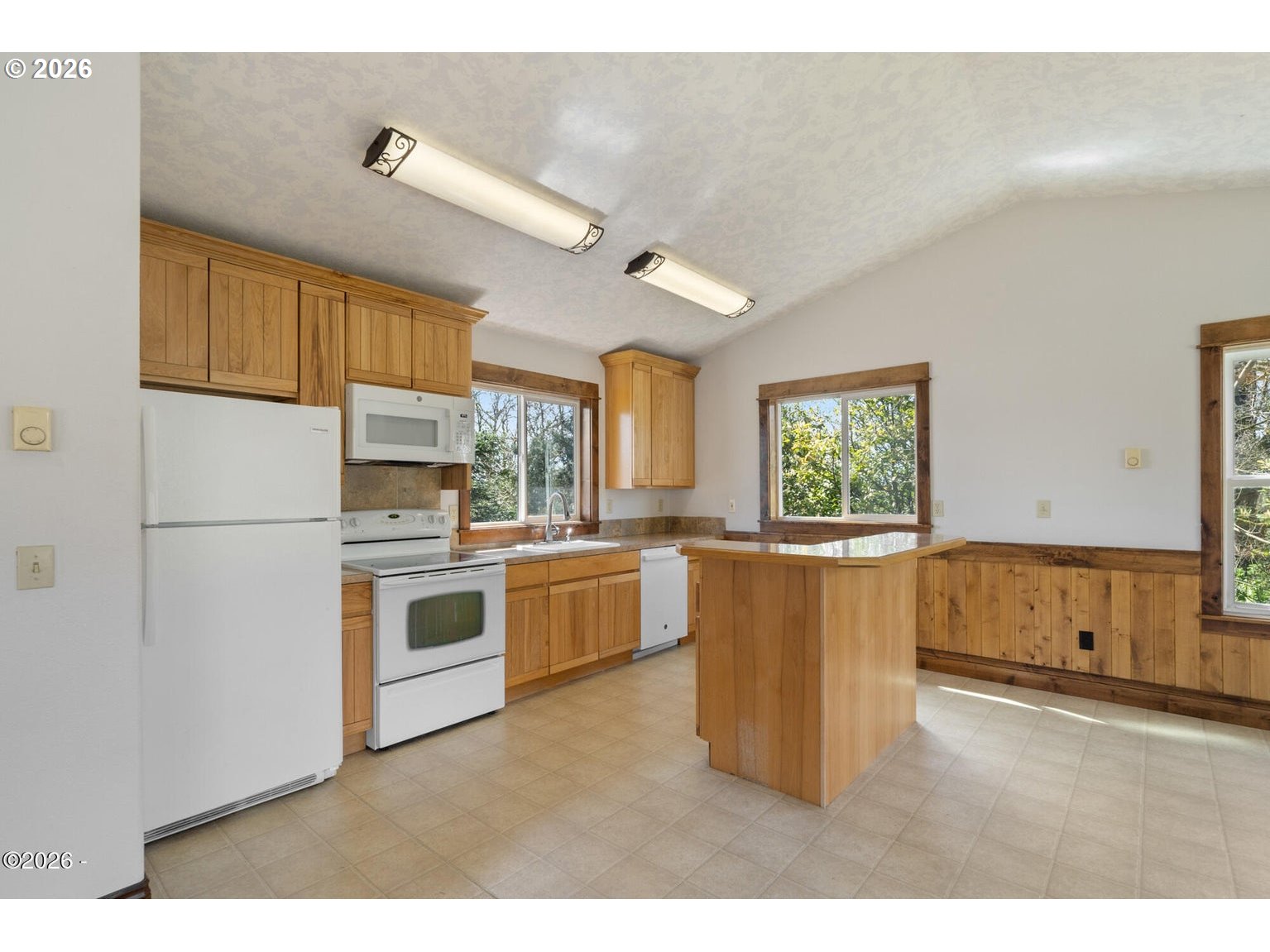 1025 WILSON RIVER LOOP