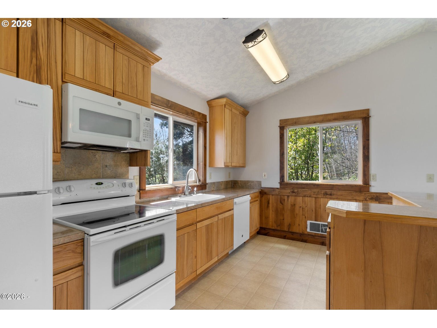 1025 WILSON RIVER LOOP