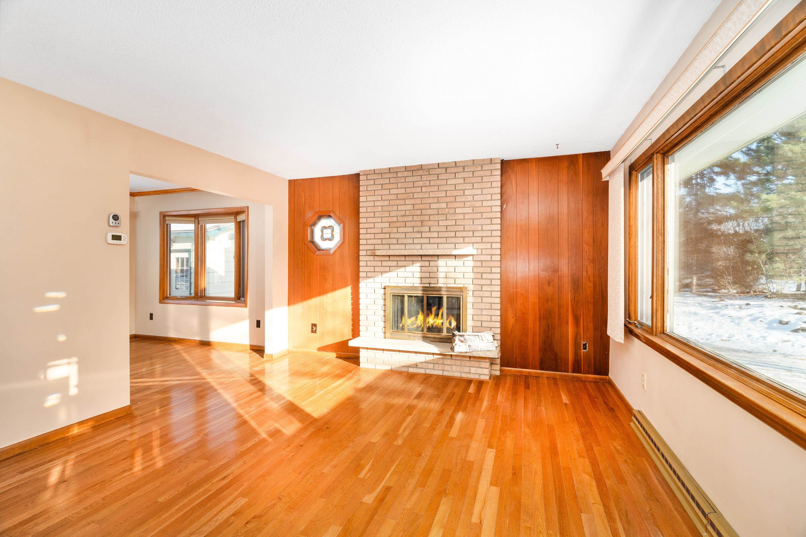 205 E Hubbell St
