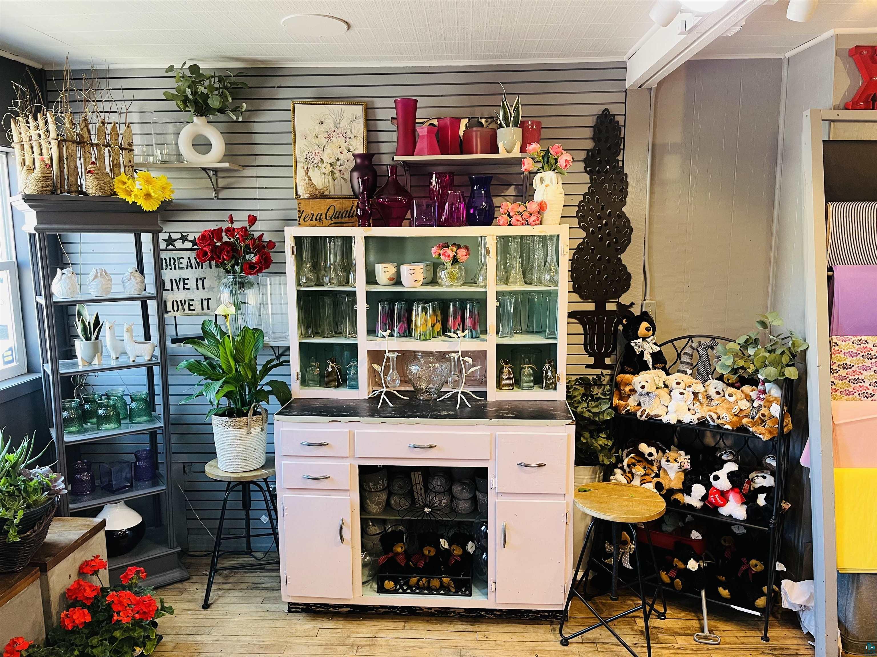 36 W Central Entrance Unit: The Rose Man Rose and Floral Shop Business Only