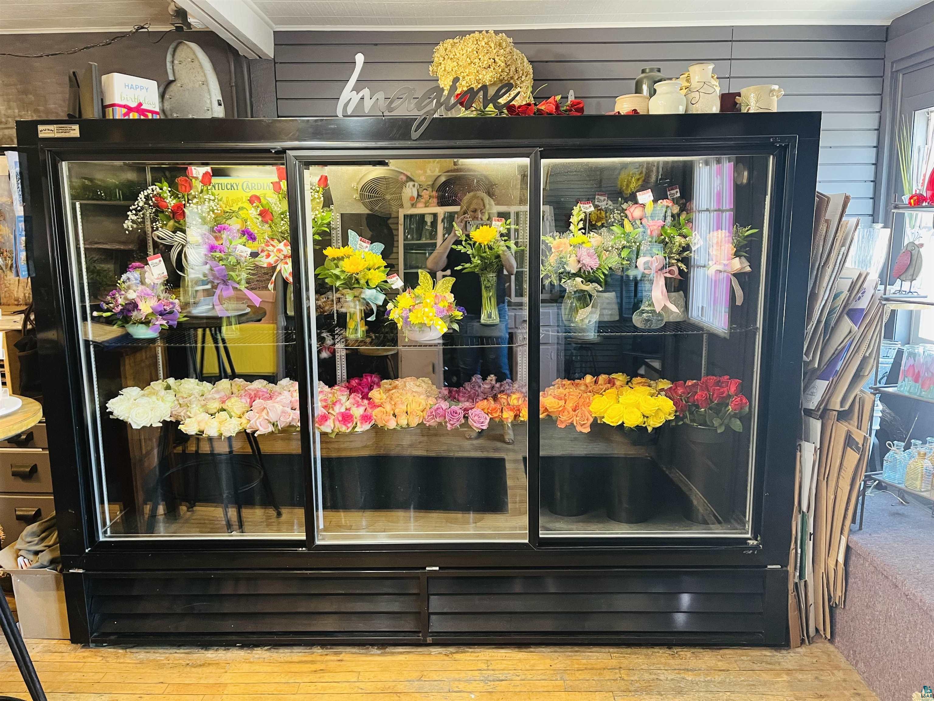 36 W Central Entrance Unit: The Rose Man Rose and Floral Shop Business Only