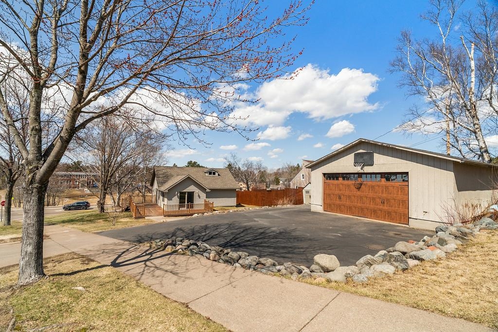 3902 Woodland Ave