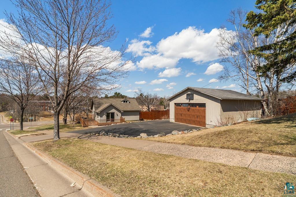 3902 Woodland Ave