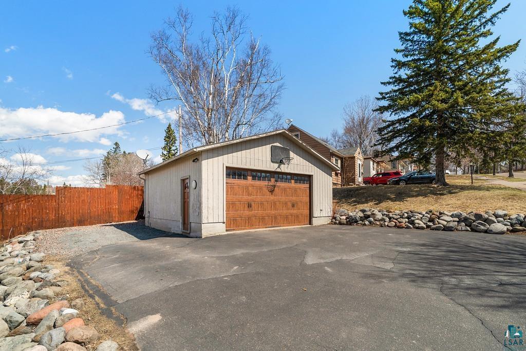 3902 Woodland Ave